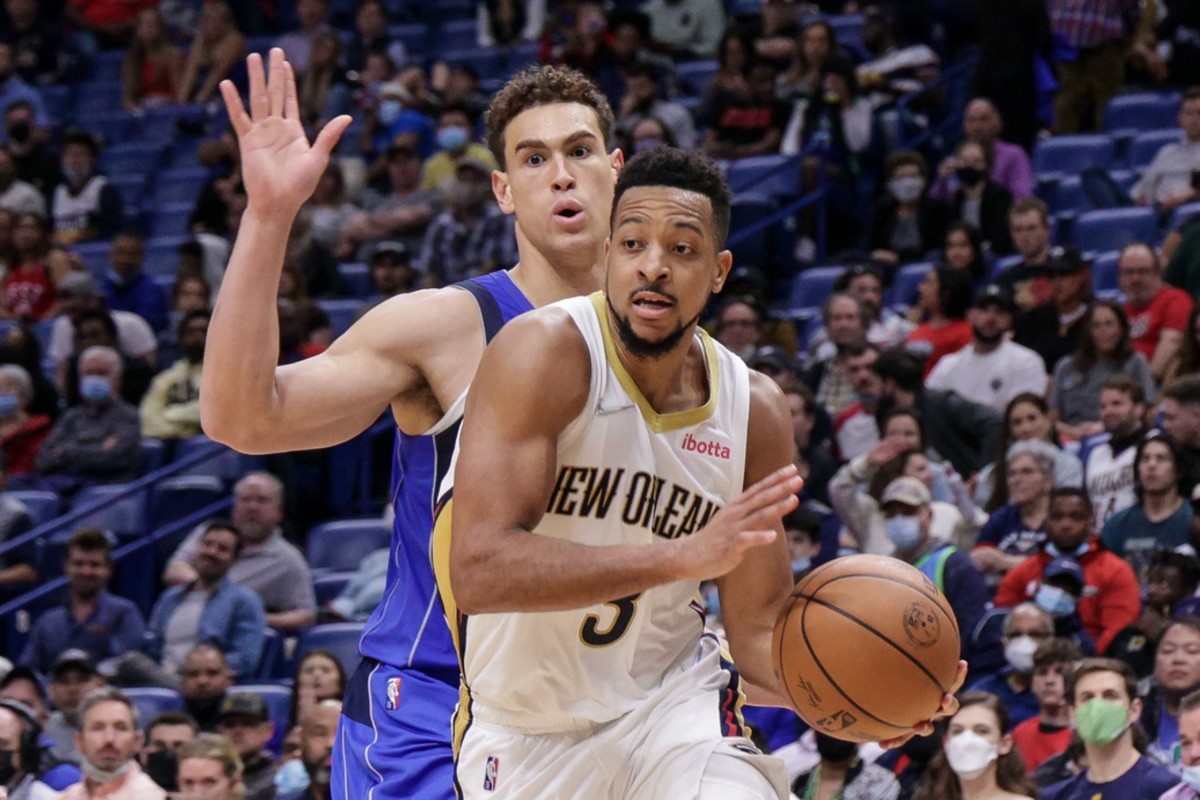 New Orleans Pelicans guard CJ McCollum (3)
